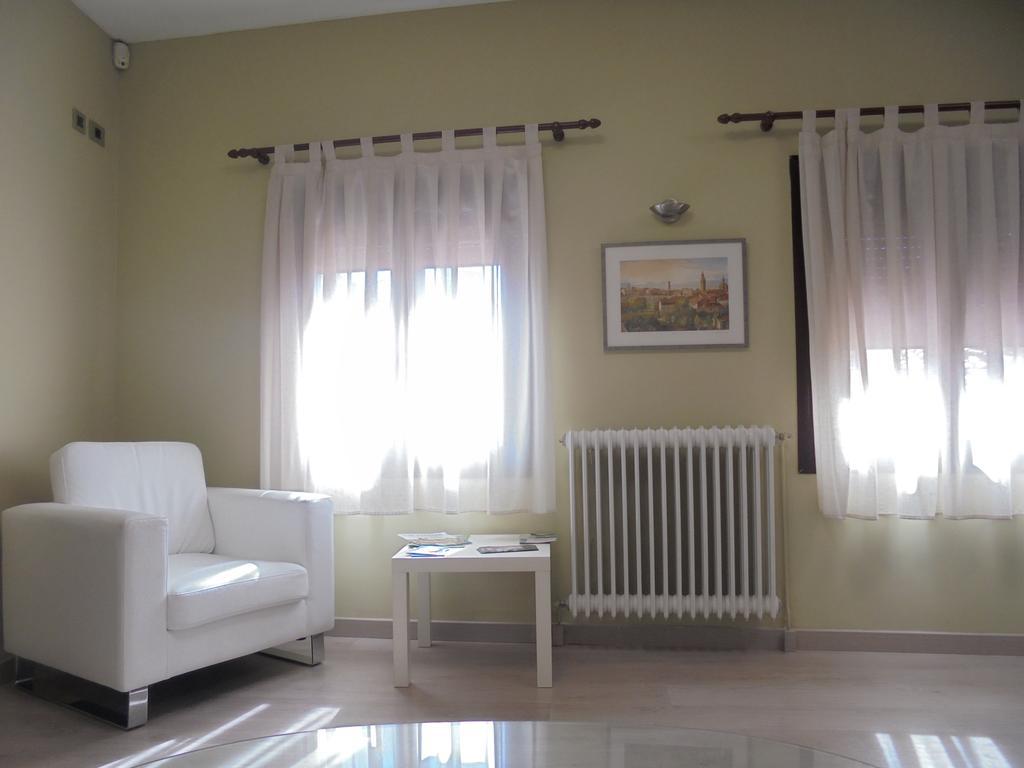 Hostal Palacete De Los Arcedianos Tarazona Luaran gambar